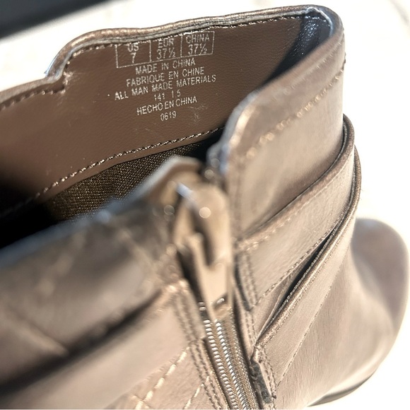 UNISA Woman’s vegan leather Zipper Boots ~ size 7 - Picture 3 of 8